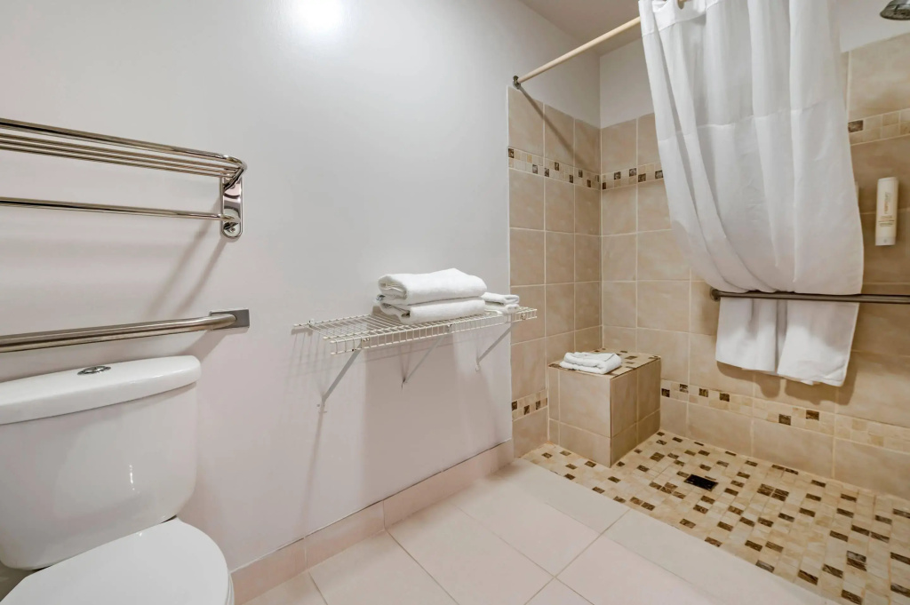 Clarion Pointe Indianapolis Airport - Chambres