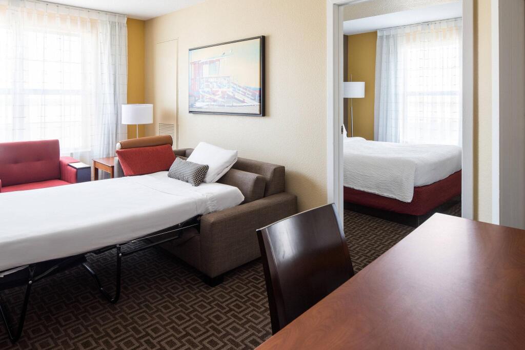 Двухместный люкс c 1 комнатой двуспальная кровать в TownePlace Suites Los Angeles LAX/Manhattan Beach