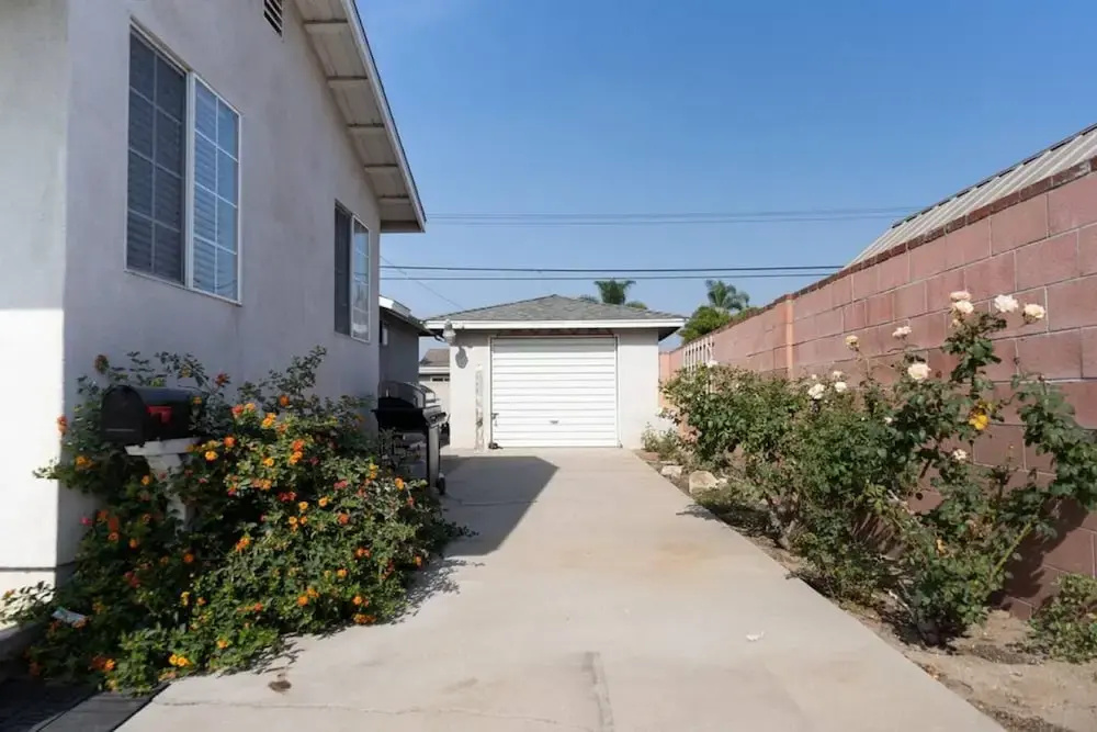 Large 4-bedroom House With AIR Hockey Table Close TO Disneyland IN Orange County p41