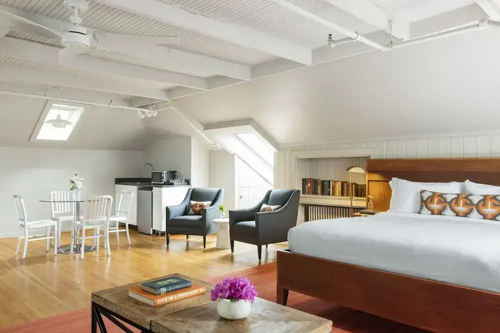 Double Penthouse Suite (full double bed)