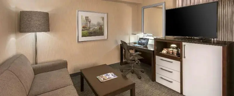 DoubleTree by Hilton Chicago Wood Dale - Elk Grove - Tap to explore photos
