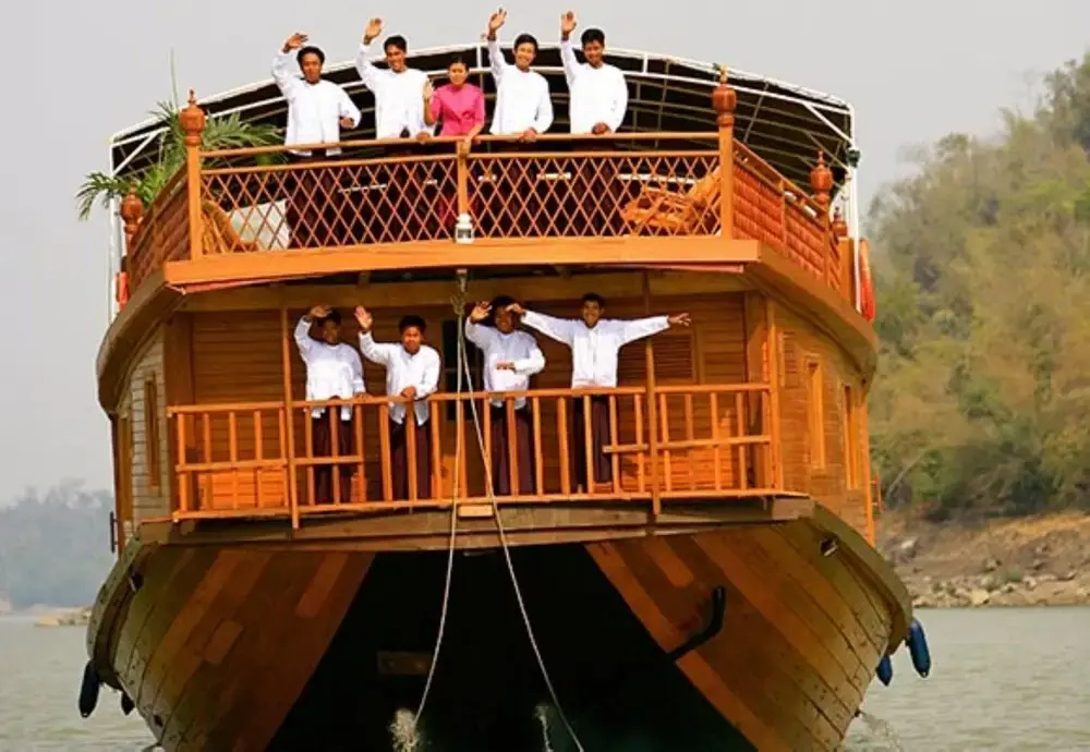Amara River Cruise