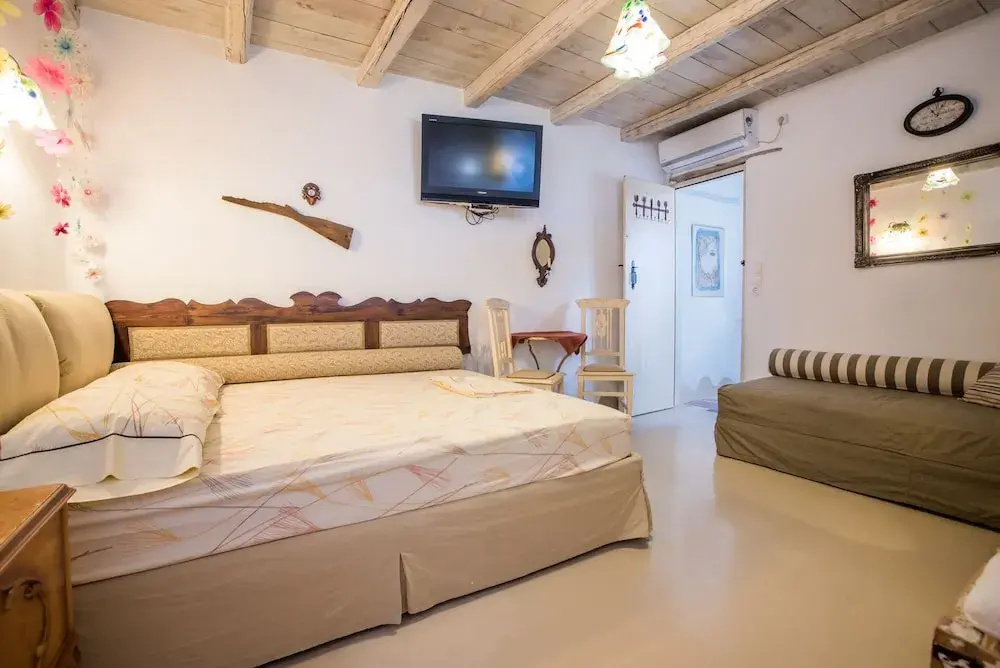 Standard Double room with pool view (full double bed)