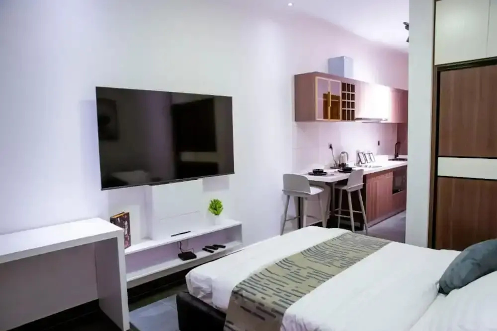 Deluxe Studio