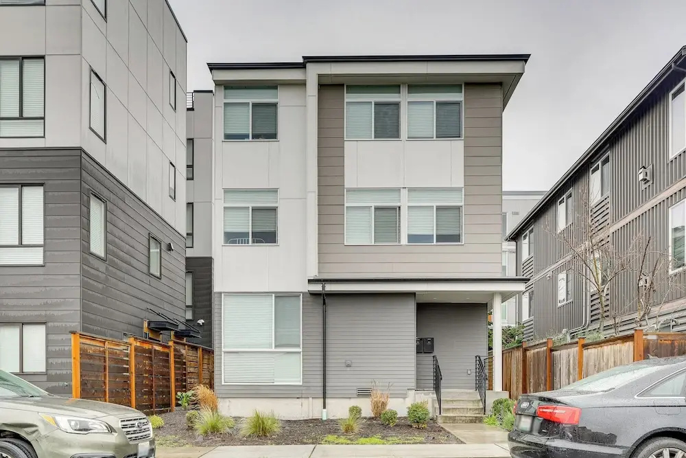 Walk to Seattle University: Centrally Located Gem