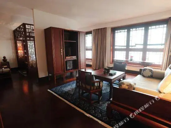 1 Bedroom Deluxe Suite