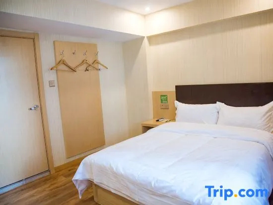 Business Double room (full double bed)