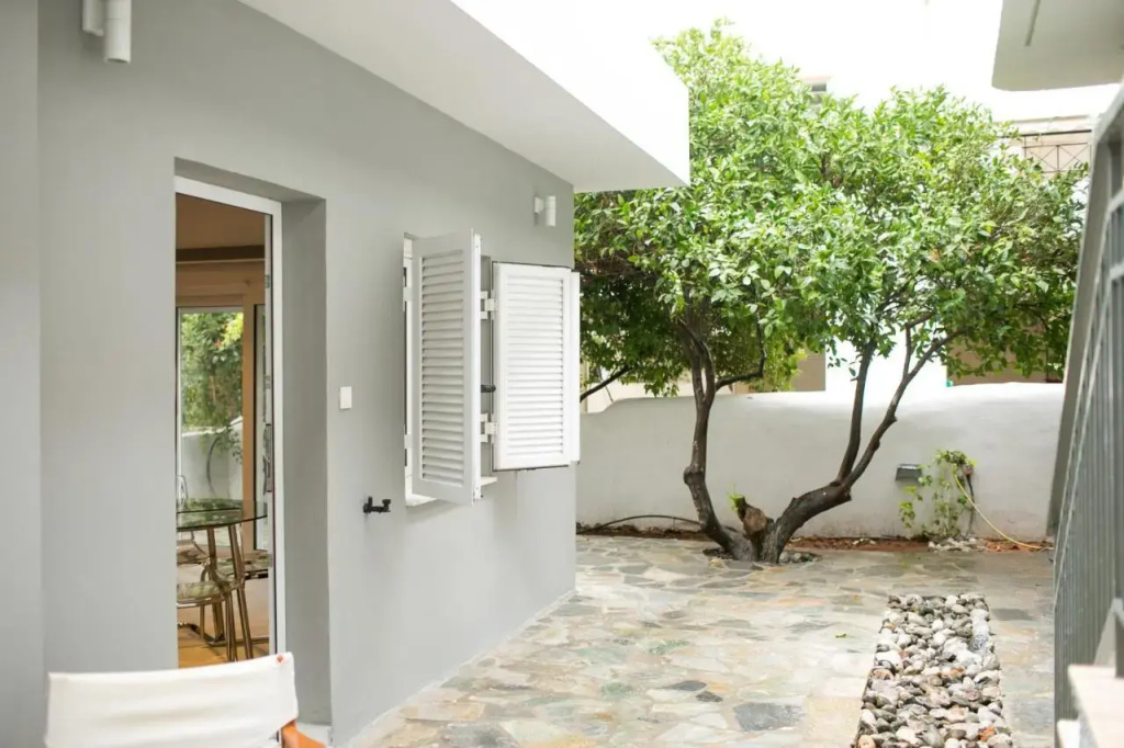 Minimal Residence near the Beach