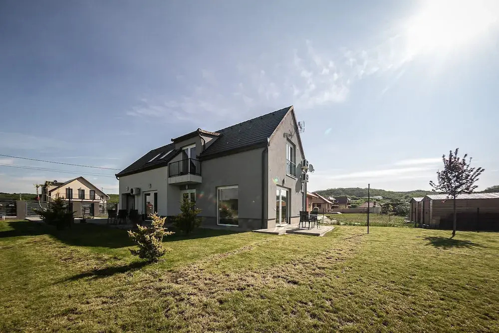 Szabolcs Apartments - фото 11