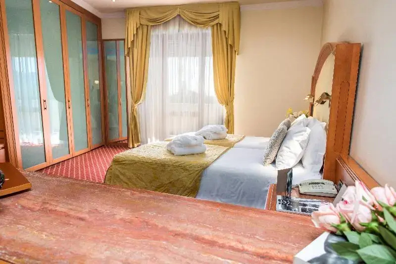 Quadruple Junior Suite