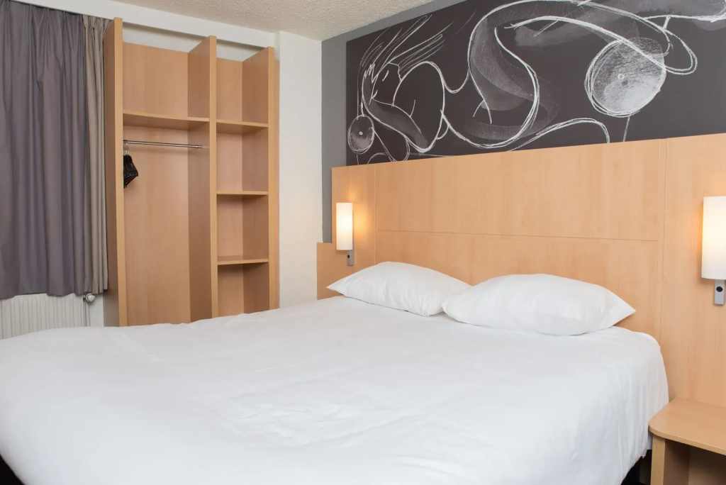 Отель ibis Paris Brancion Parc des Expositions 15ème в Париже