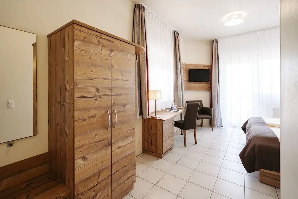 Economy room