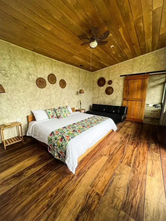 Deluxe Double room (full double bed)