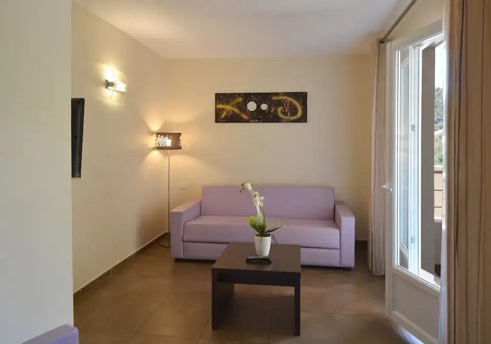 2 Bedrooms Family Suite with courtyard view