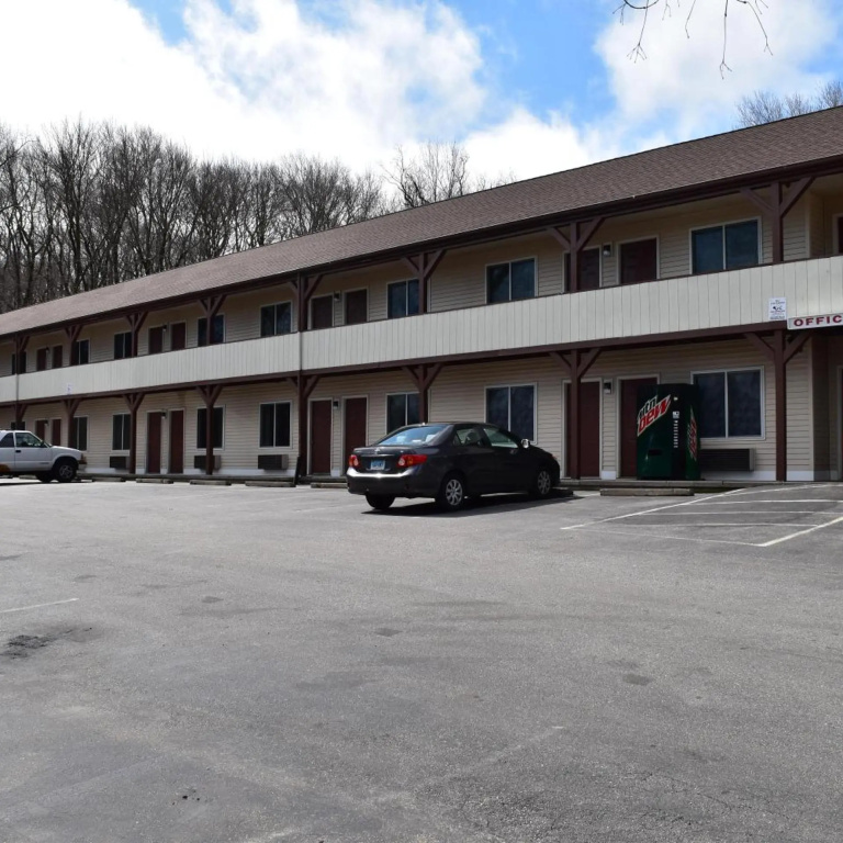 Plymouth Motor Lodge