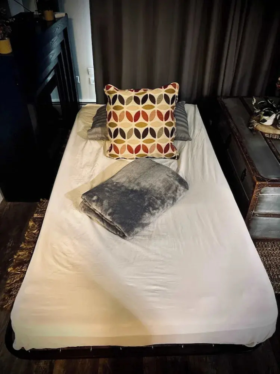 Stylish Downtown Condo near Rogers Place | Parking, Gym, Balcony & Kitchen - фото 50