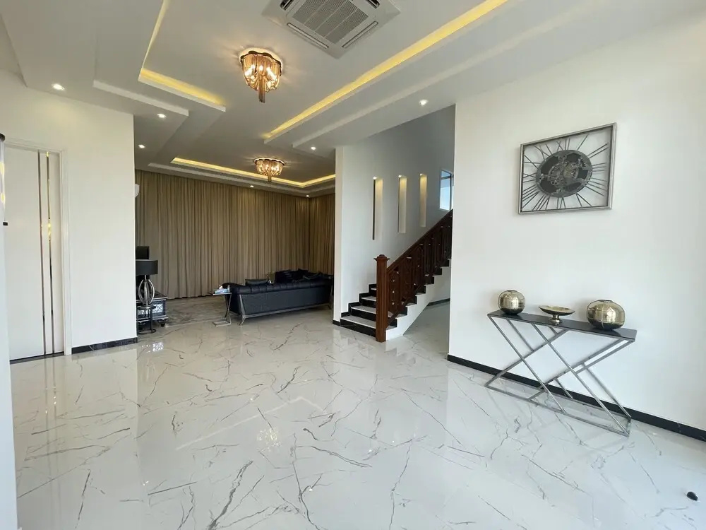 Lobby & Reception