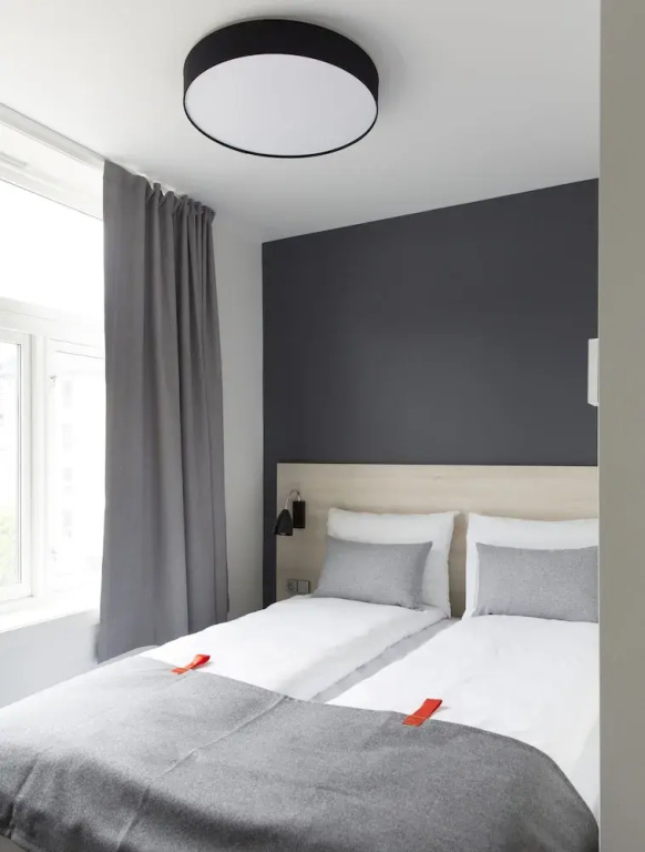 Small Double room (full double bed)