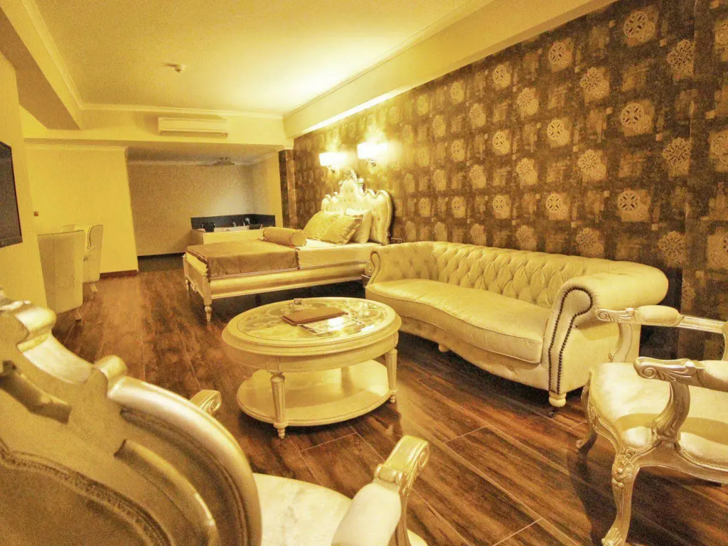 Azka Hotel — фото