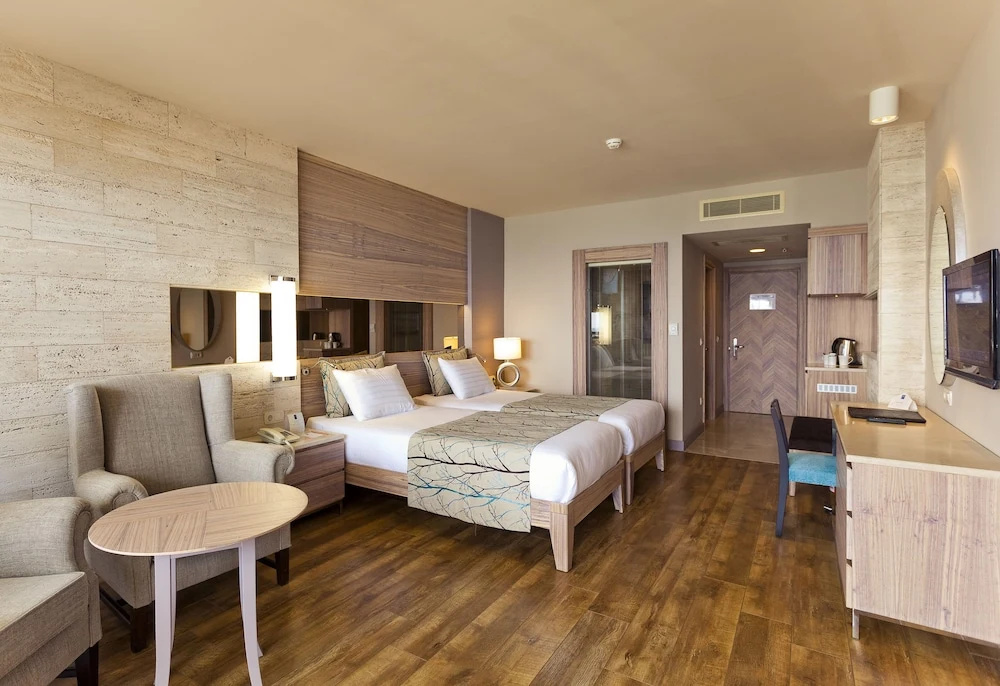 Standard Single room with balcony and with garden view