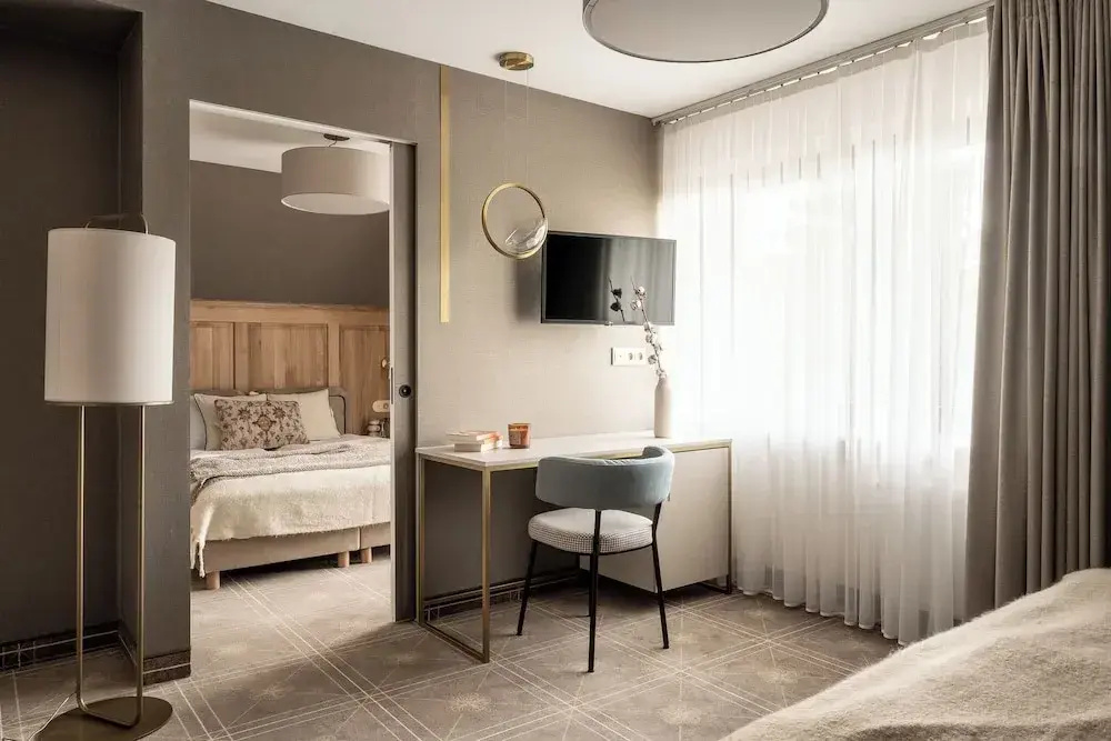 2 Bedrooms Standard Family room with balcony
