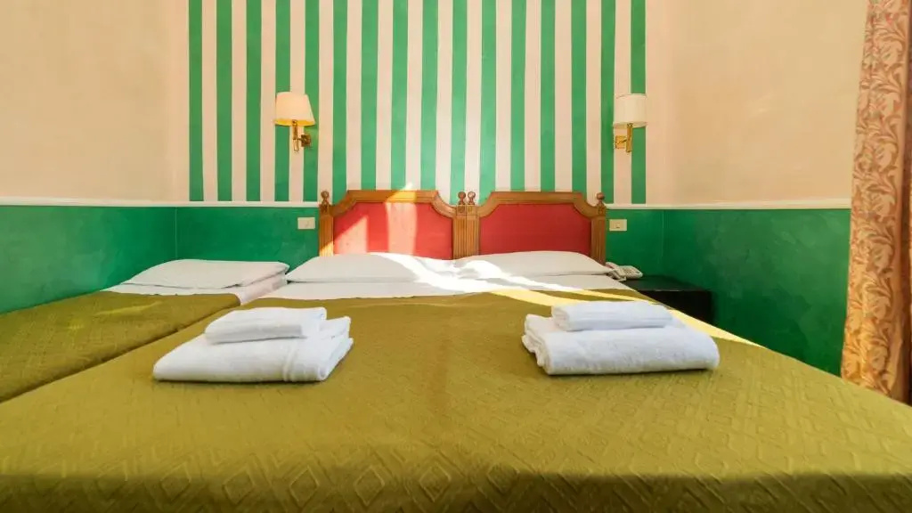 Standard Triple room