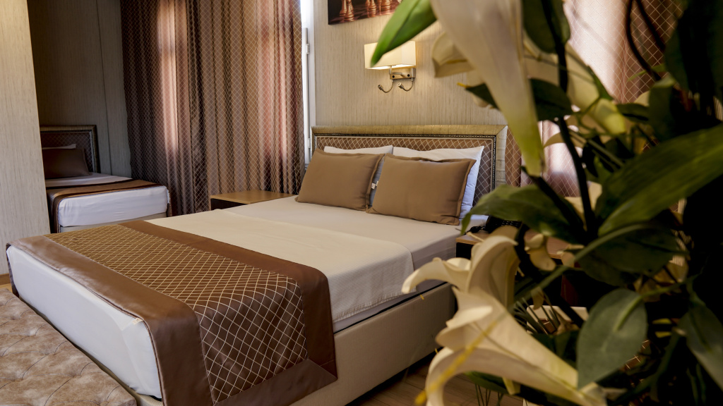 Othello Hotel — 5