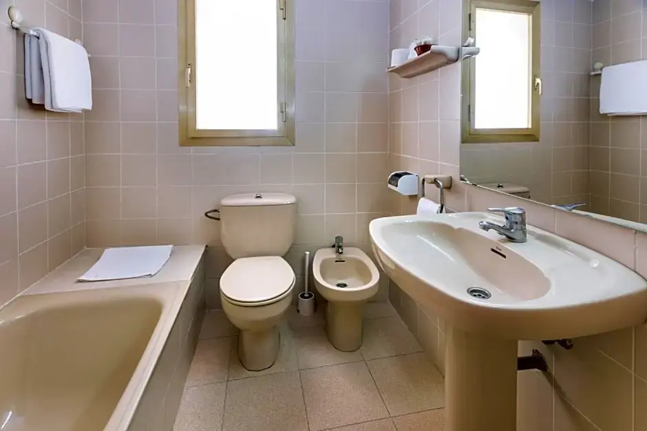 Economy Double room (full double bed)
