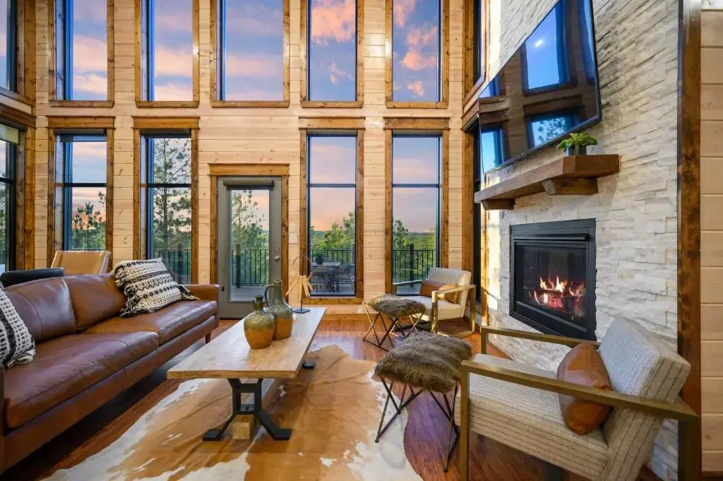 Vacana Overwatch Secluded Cabin, Beautiful Views, Large Back Deck, Pet Friendly
