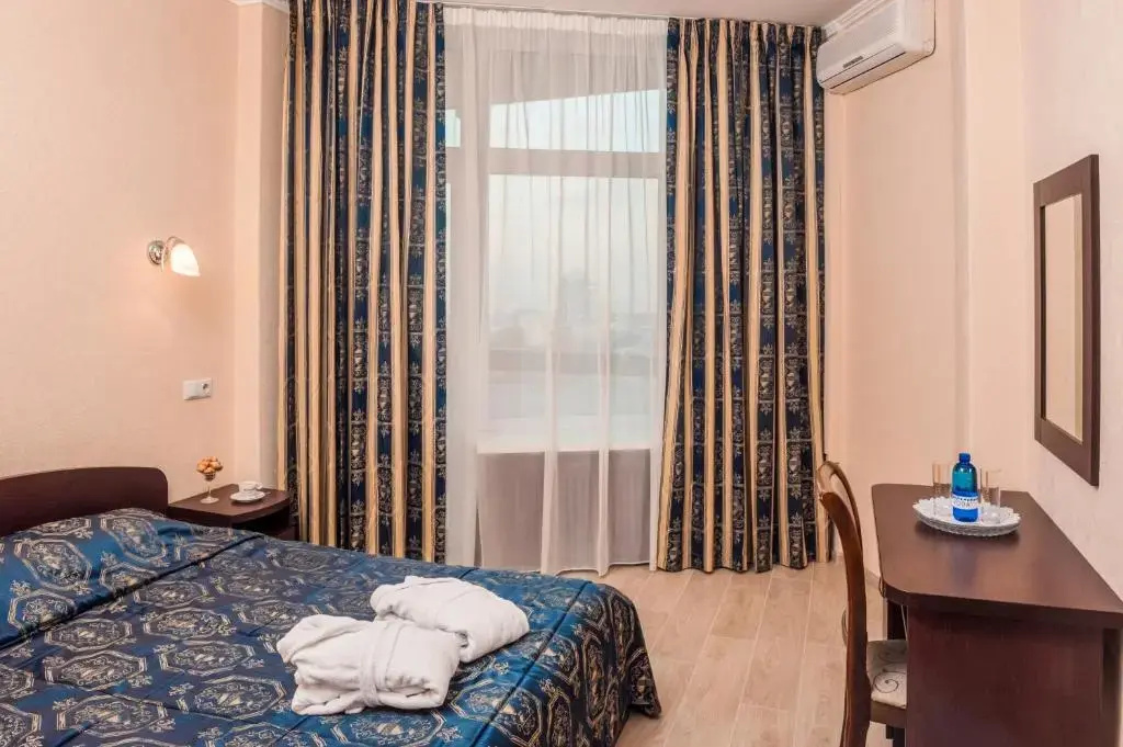 Standard Double room (full double bed)