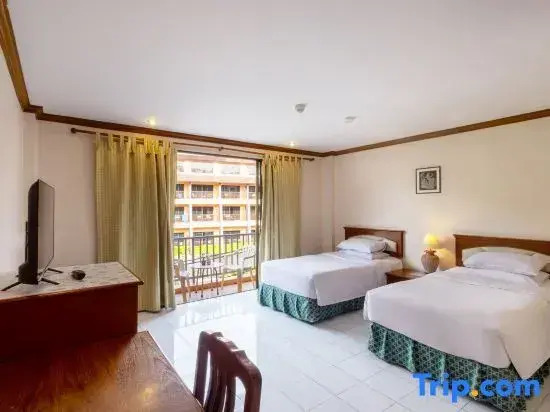 Двухместный номер Standard с видом на улицу 2 отдельные кровати в Kata Sun Beach Hotel