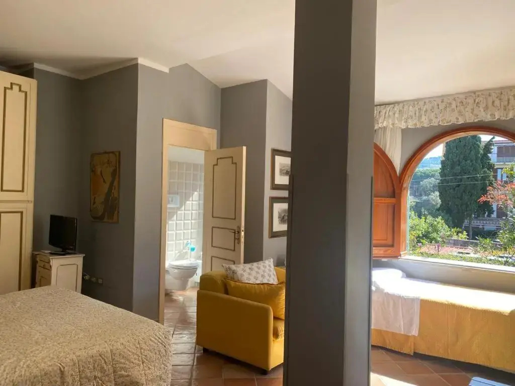Deluxe Double room (full double bed)