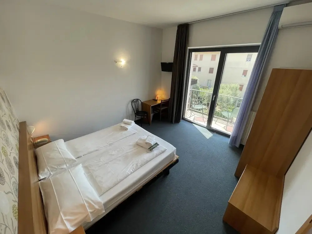 Standard Double room with partial view (full double bed)