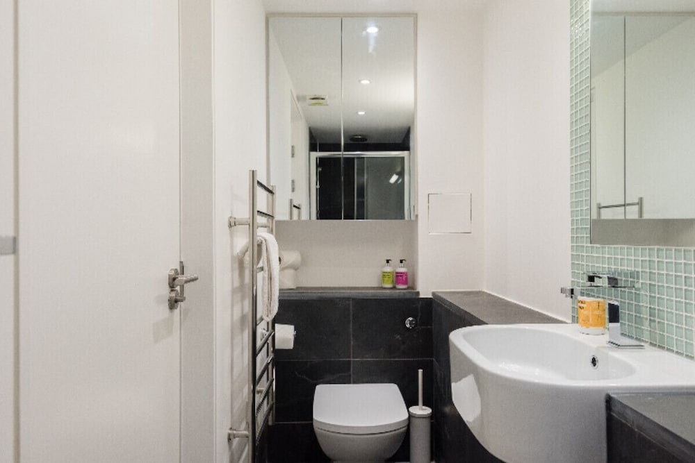 The Camden Chalet - Bright & Modern 3bdr Home With Balcony