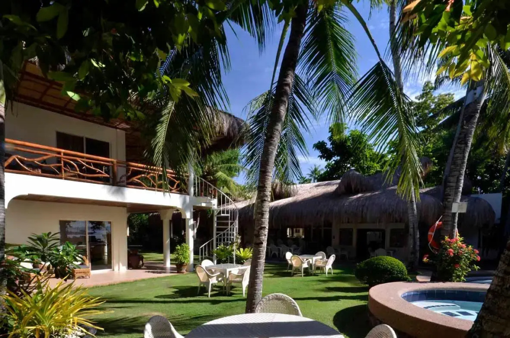 Mike's Dauin Beach Resort - фото 42