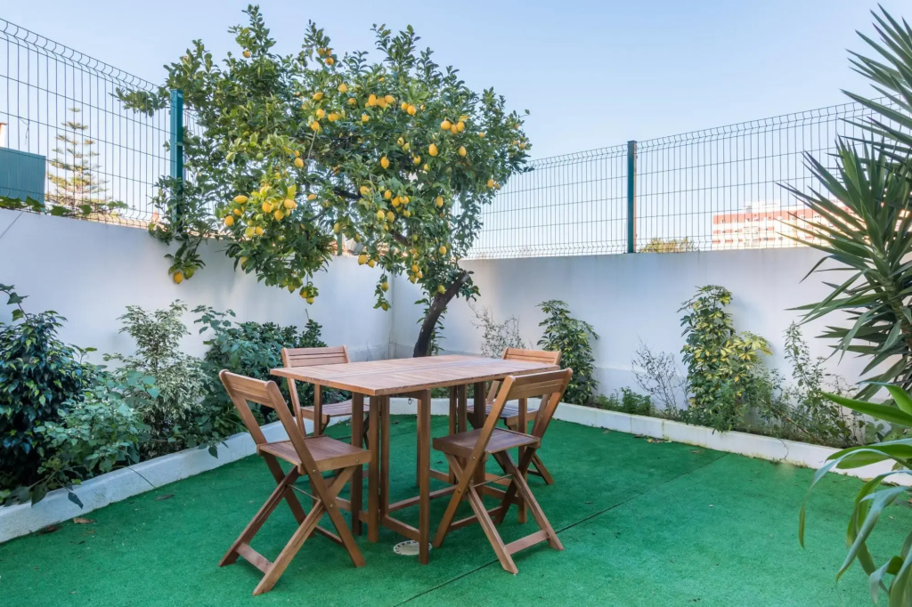 3 Bedroom Apt. with Grand Terrace