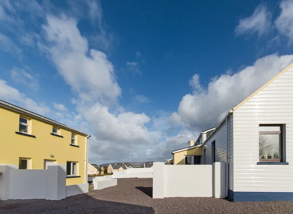 Large House With Adjoining Cottage Close to Waterville