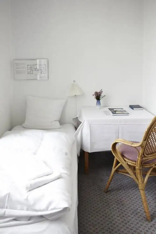 Economy room