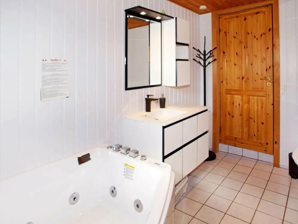 8 Person Holiday Home in Hemmet - фото 20