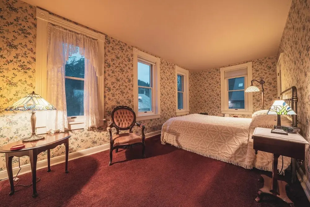 Deluxe Double room (full double bed)
