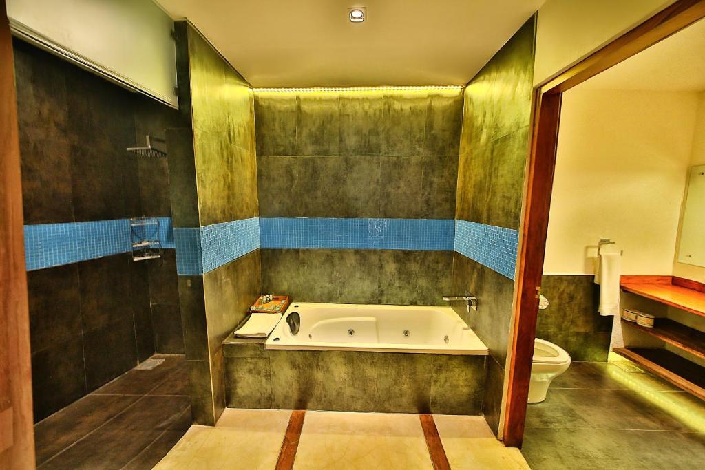 R Degree Hotel