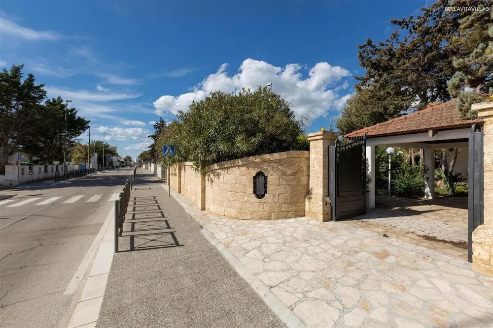 1059 Villa Ariel in Torre Lapillo