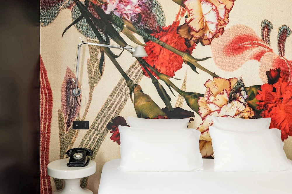 Hôtel du Petit Moulin, Haute Couture hotel by Lacroix 52