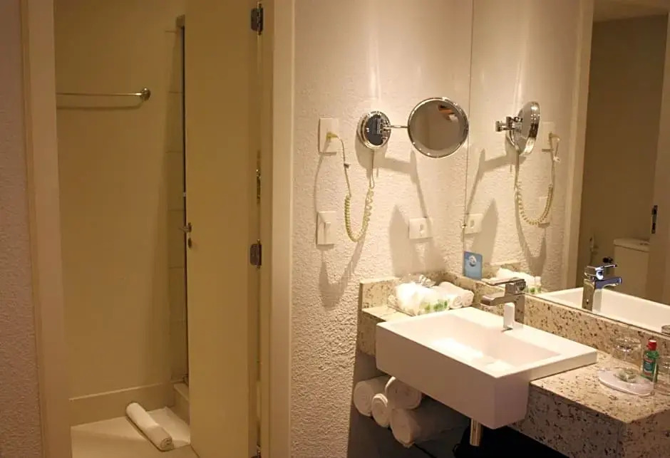 尊爵四人房,配有兩張單人床