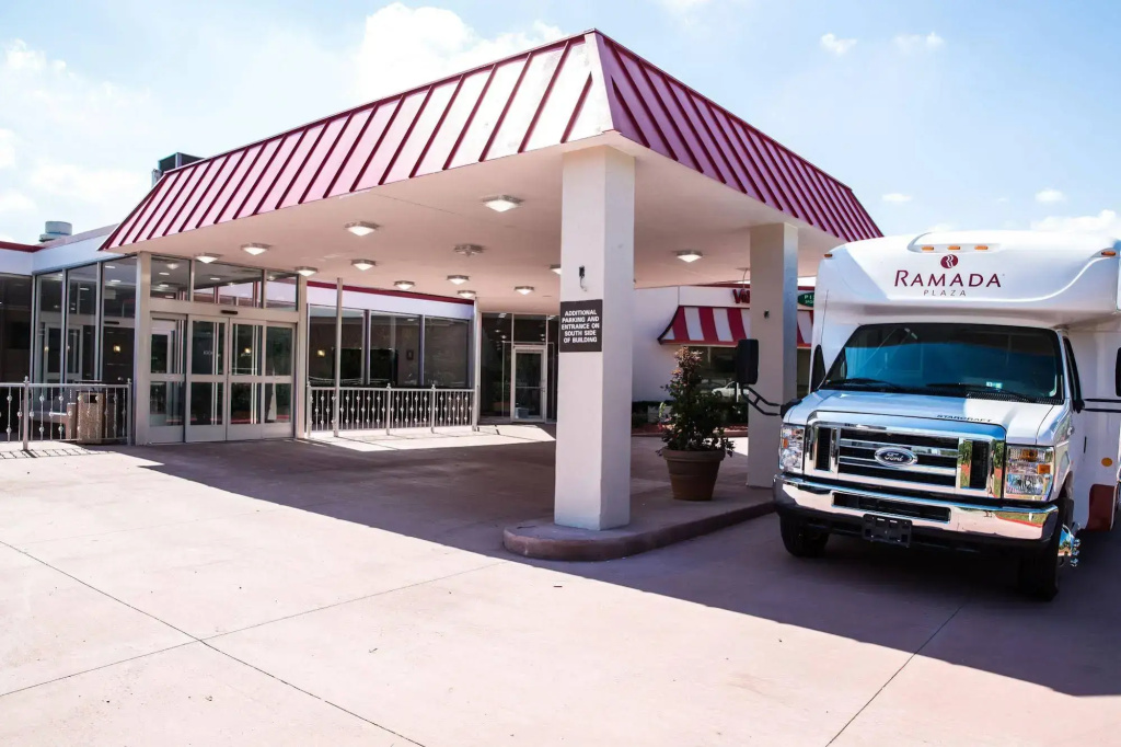 Ramada Plaza Chicago North Shore