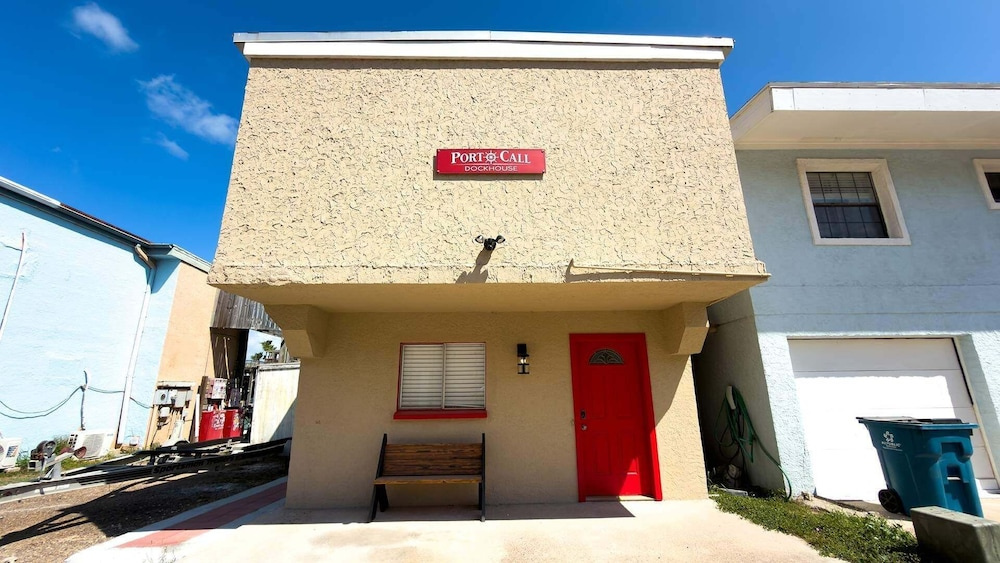 Channelfront - Dock - Fishing - Bbq - Deck 2 Bedroom Home