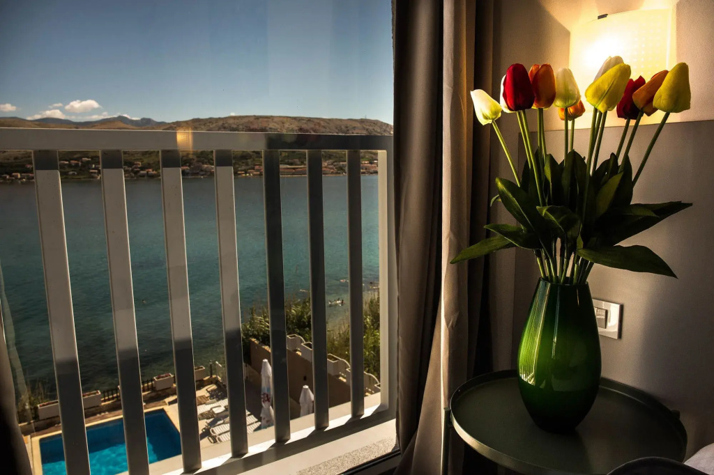 Balcony & Terrace