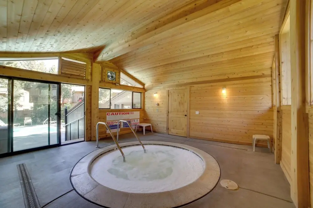 Mammoth Lakes Vacation Rental: 1 Mi to Ski Area!