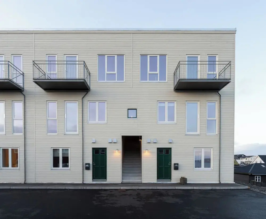 Charming Artistic Retreat | Panoramic View