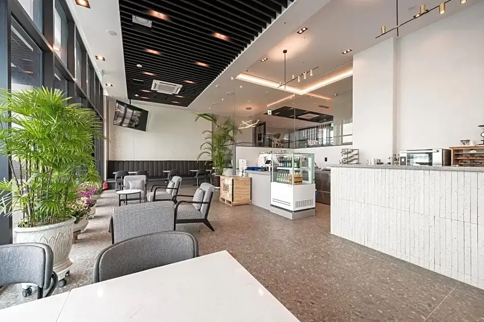 Food & Beverage